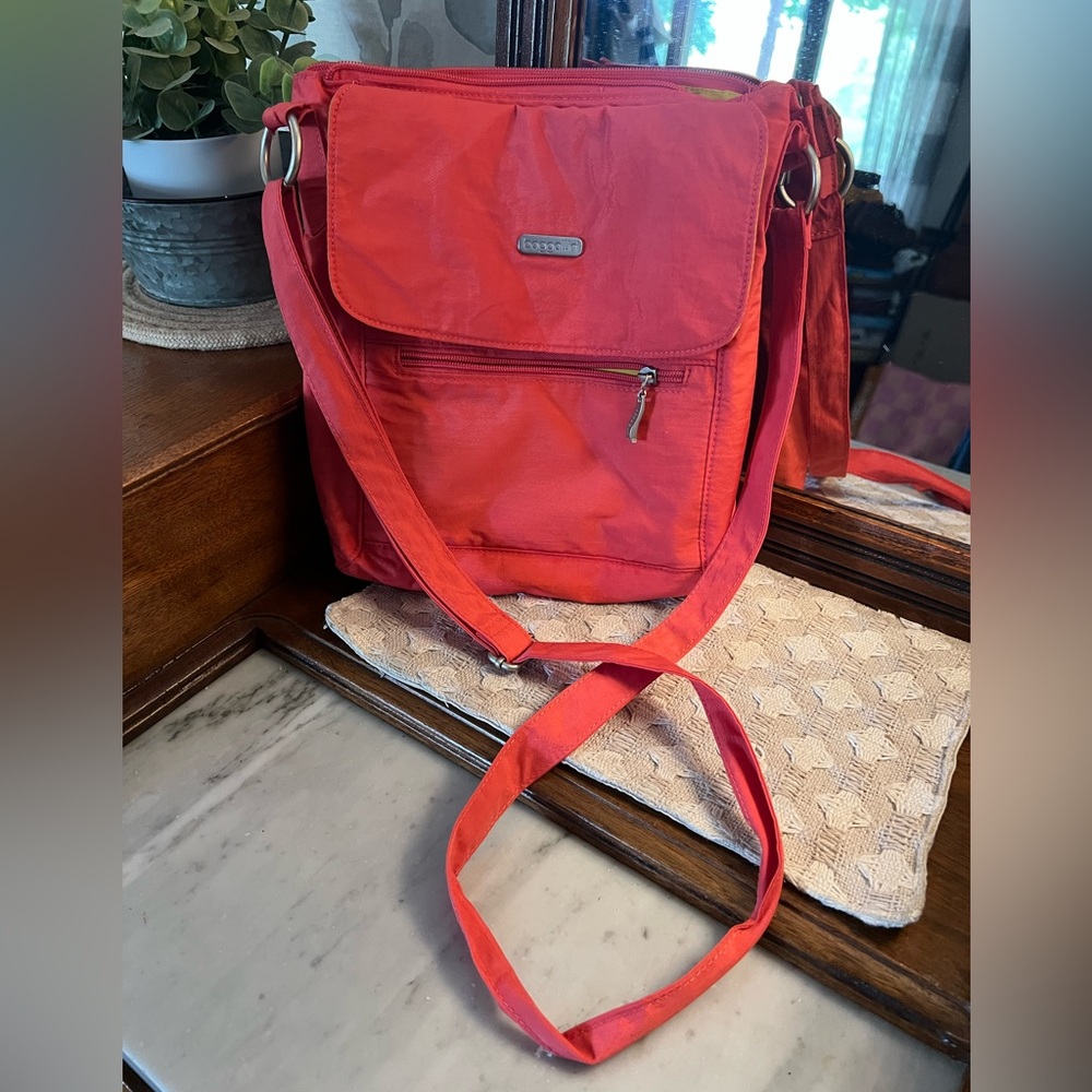 BAGGALLINI Classic Nylon Crossbody Purse with Adjustable Strap Red & Yellow‎
